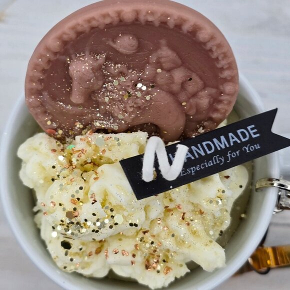 Capricorn Zodiac Candle Gift Set – 11oz Layered Mug Candle + Resin Keychain - Picture 7 of 13